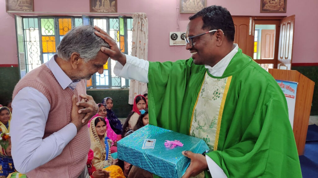 India priest1