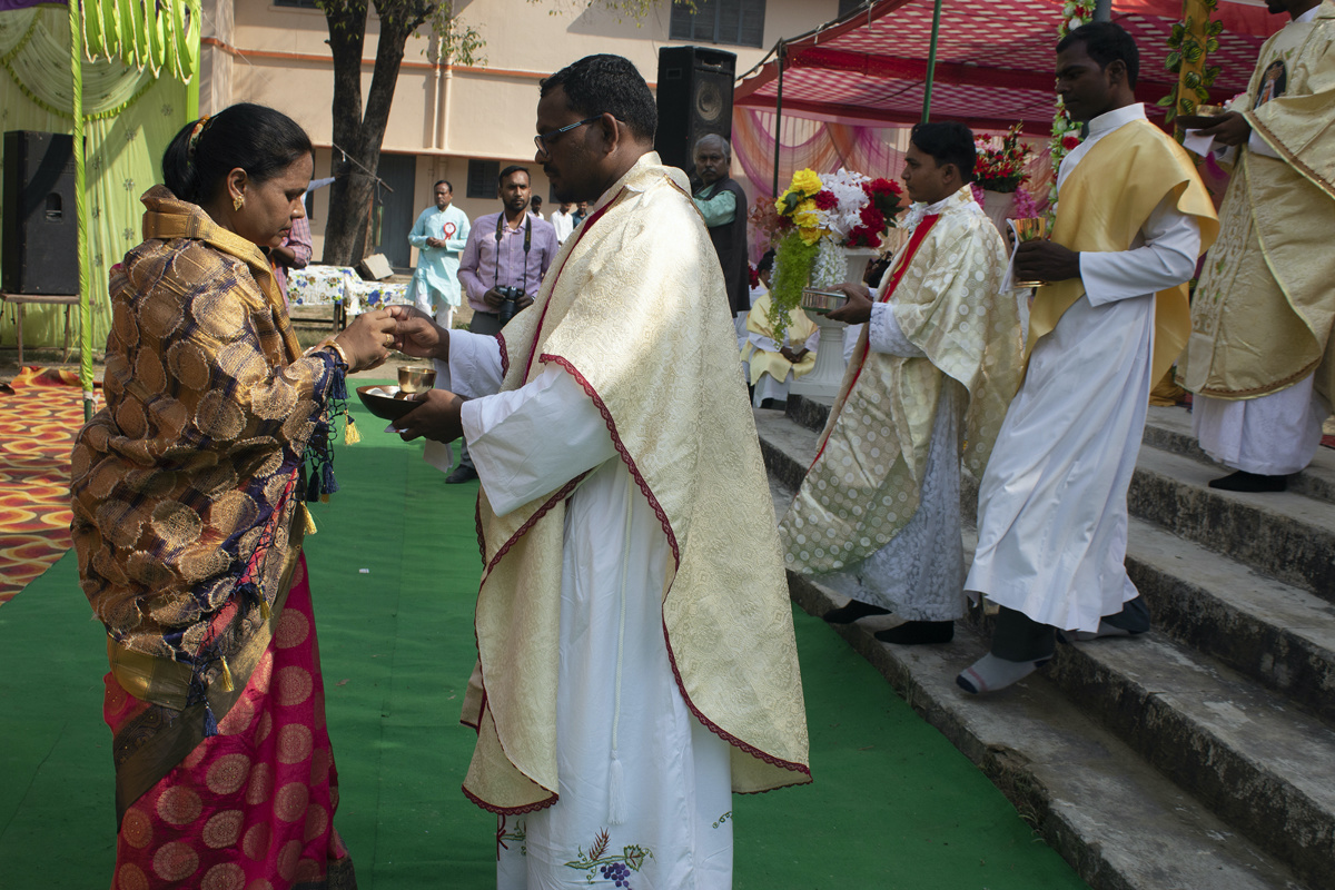 India priest2