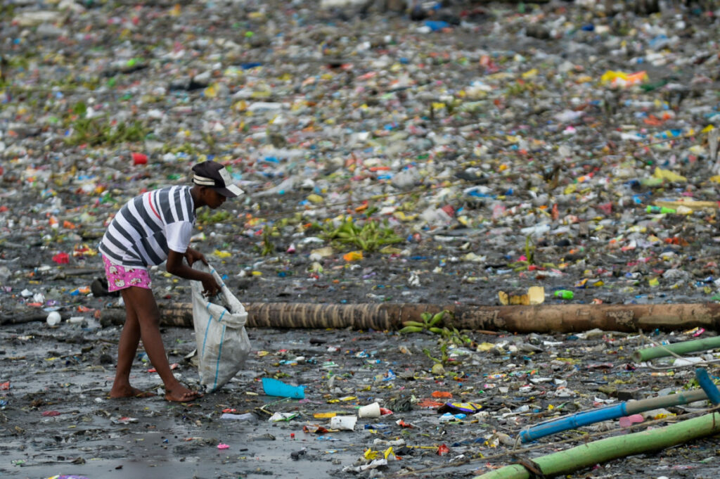 Philippines Manila plastic pollution
