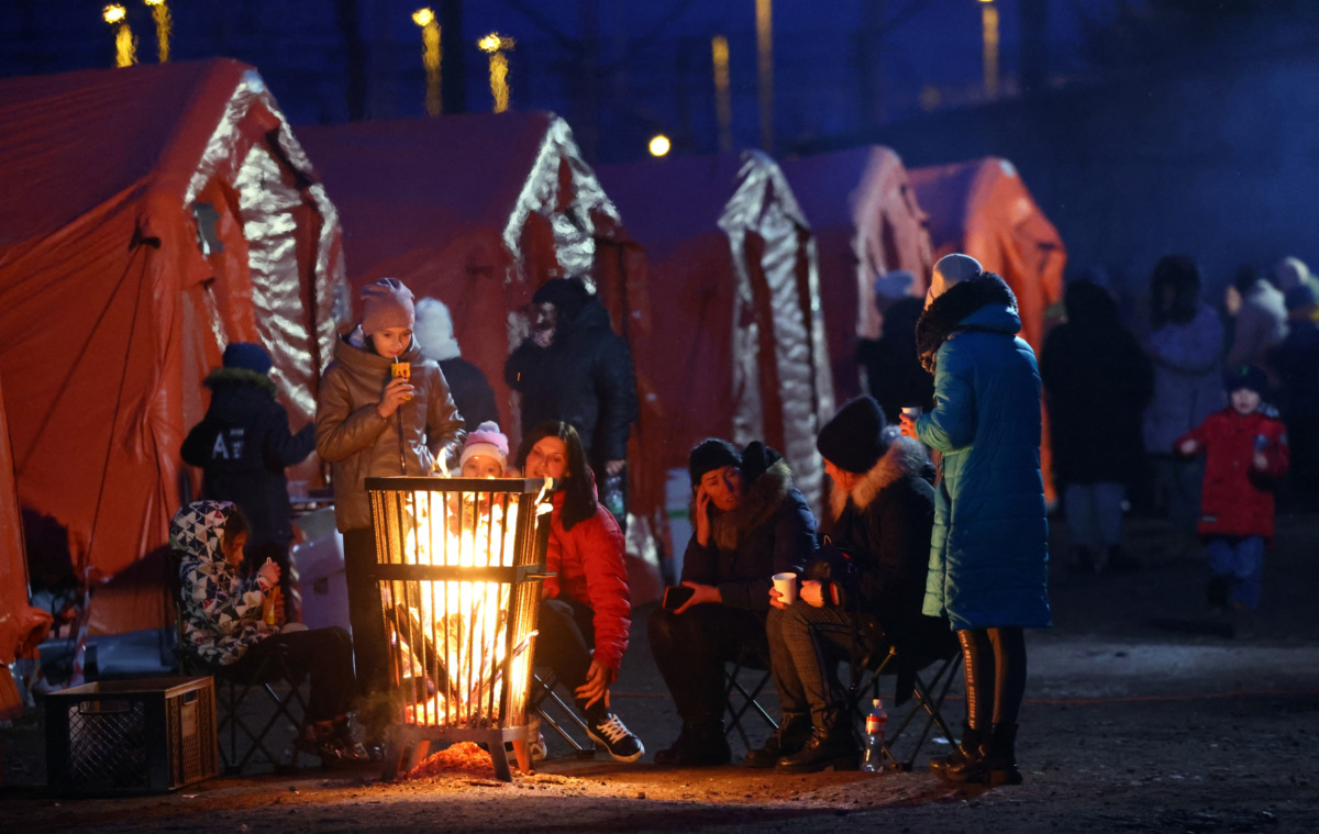 Poland Medyka Ukrainians with bonfire