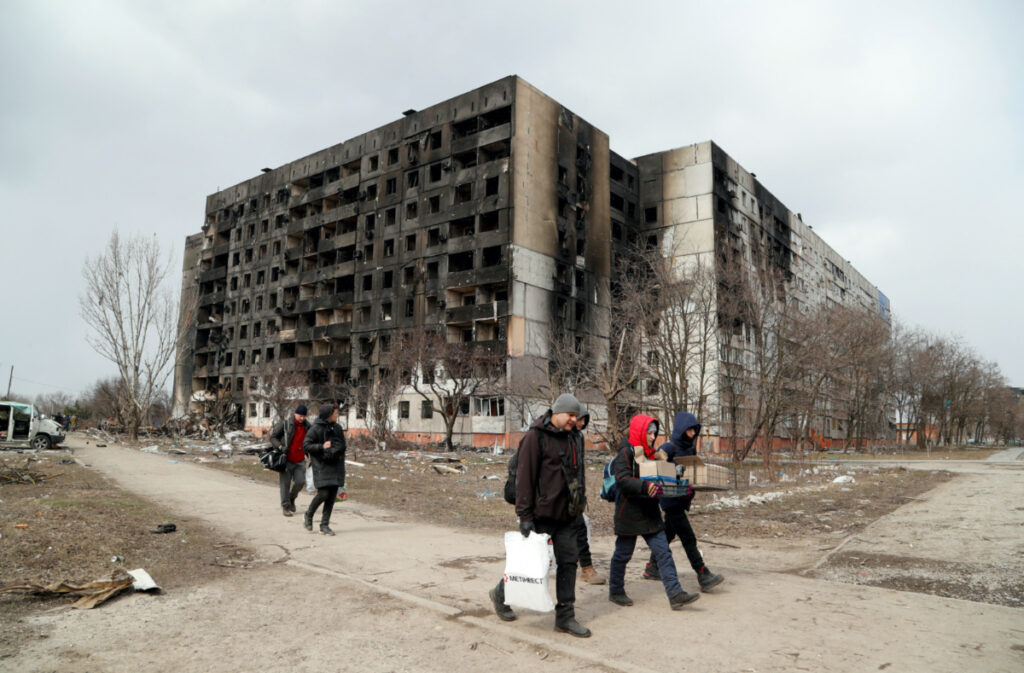 Ukraine Mariupil damaged buildings