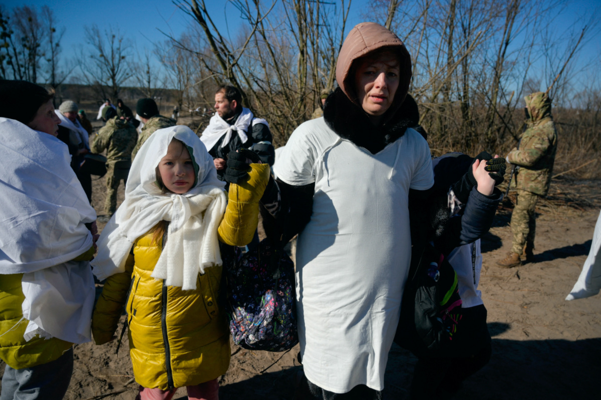 Ukraine near near Vyshgorod Civilians evacuating