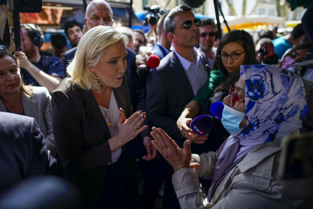 France Pertuis Marine Le Pen2