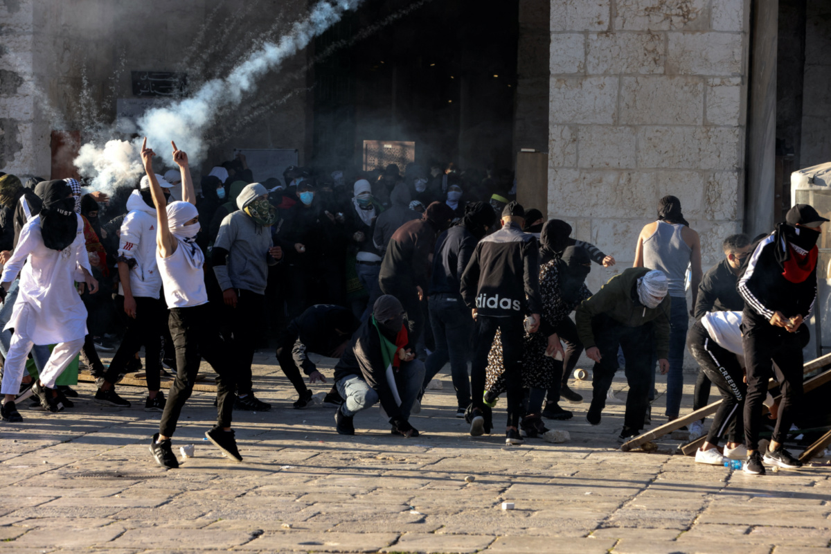 Israel police clash with Palestinian protestors2