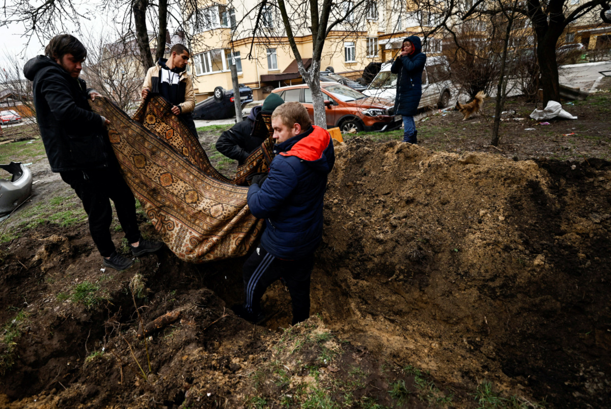 Ukraine Bucha burial