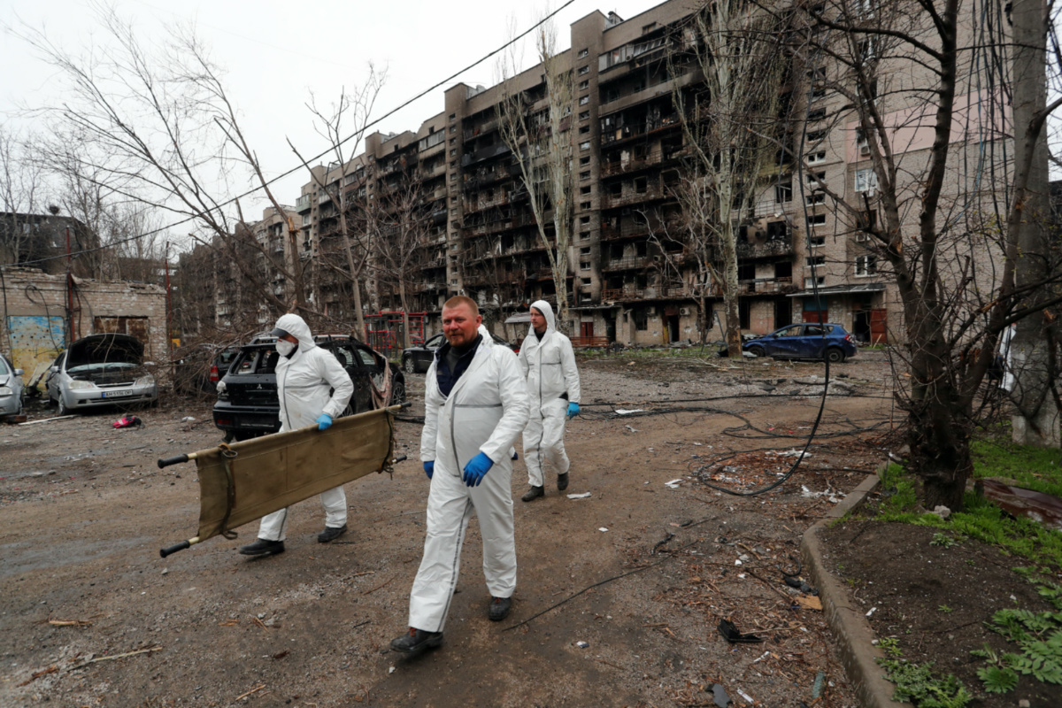 Ukraine Mariupol search for bodies