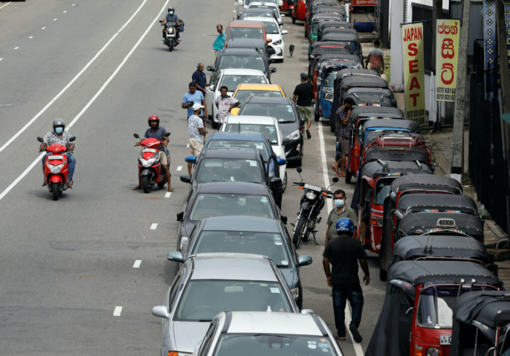 Sri Lanka Colombo petrol queue
