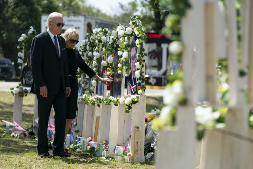 US Uvalde Joe and Jill Biden at memorial