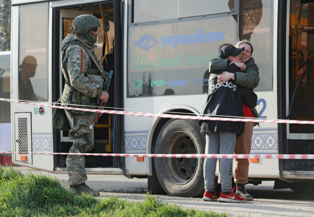 Ukraine Bezimenne evacuees