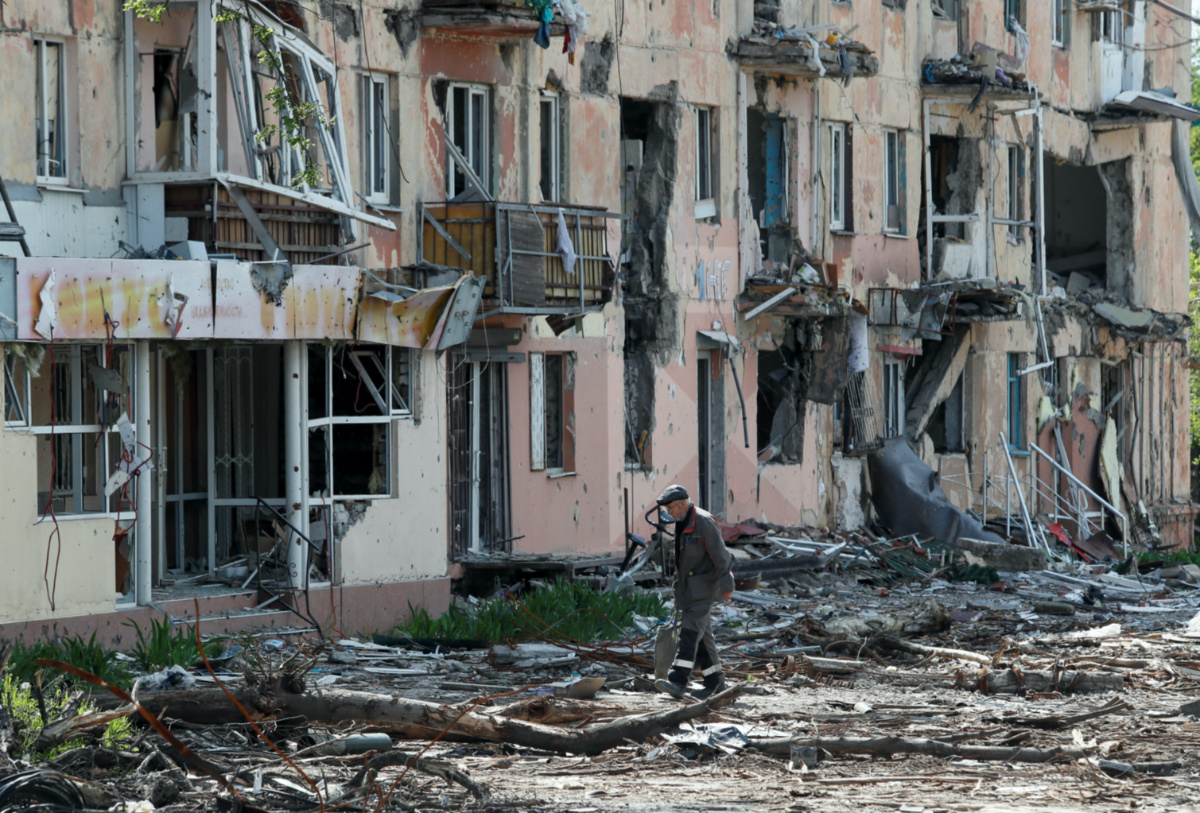 Ukraine Mariupol destroyed buildings