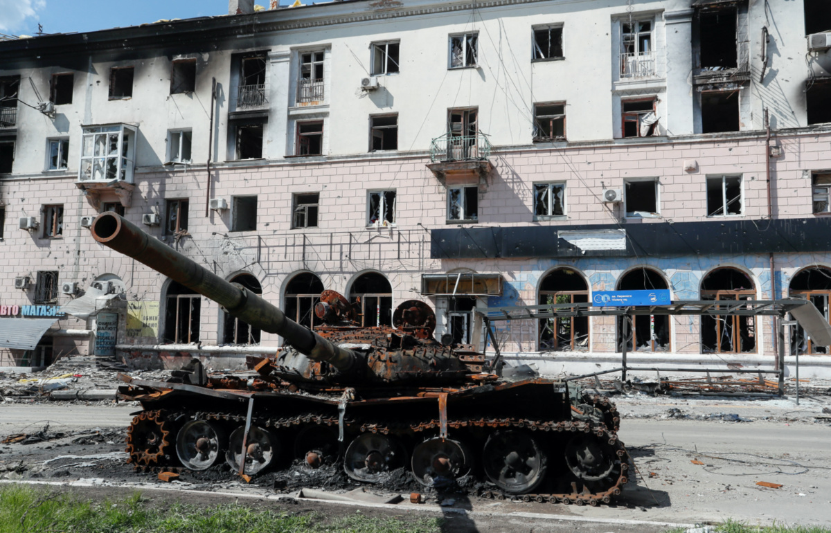 Ukraine Mariupol destroyed tank