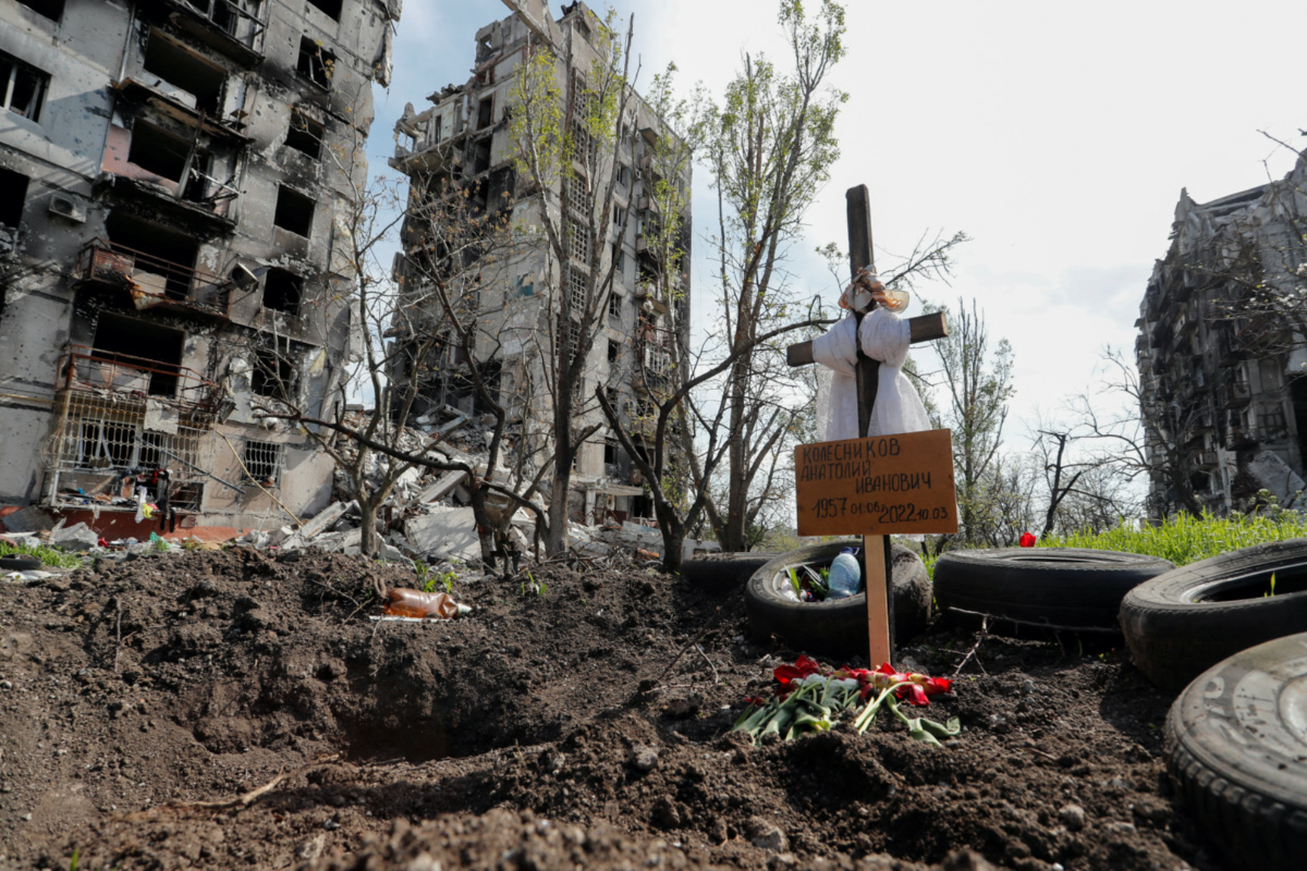 Ukraine Mariupol grave