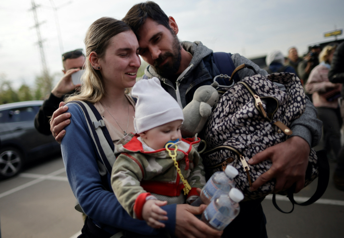 Ukraine Zaporizhzhia evacuee family