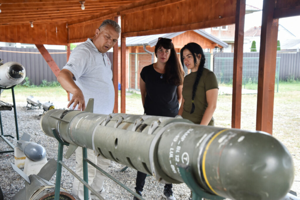 Kosovo unexploded ordinance training