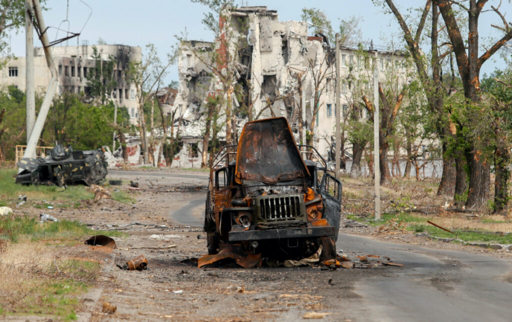 Ukraine Rubizhne destroyed vehicle