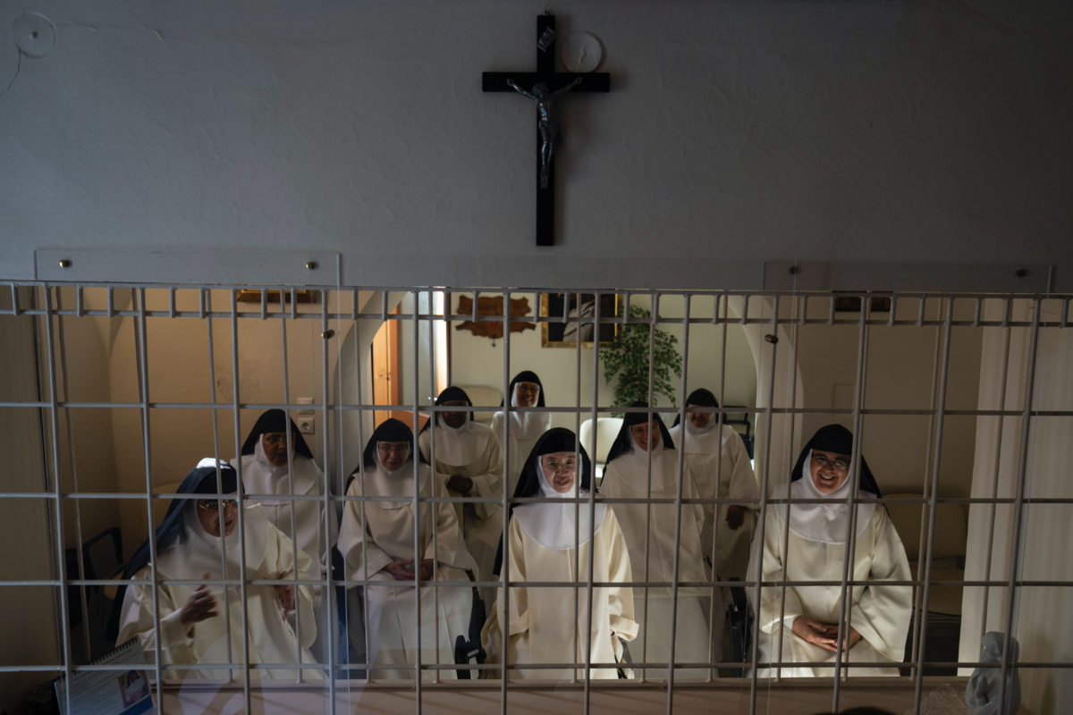 Greece Santorini nuns2