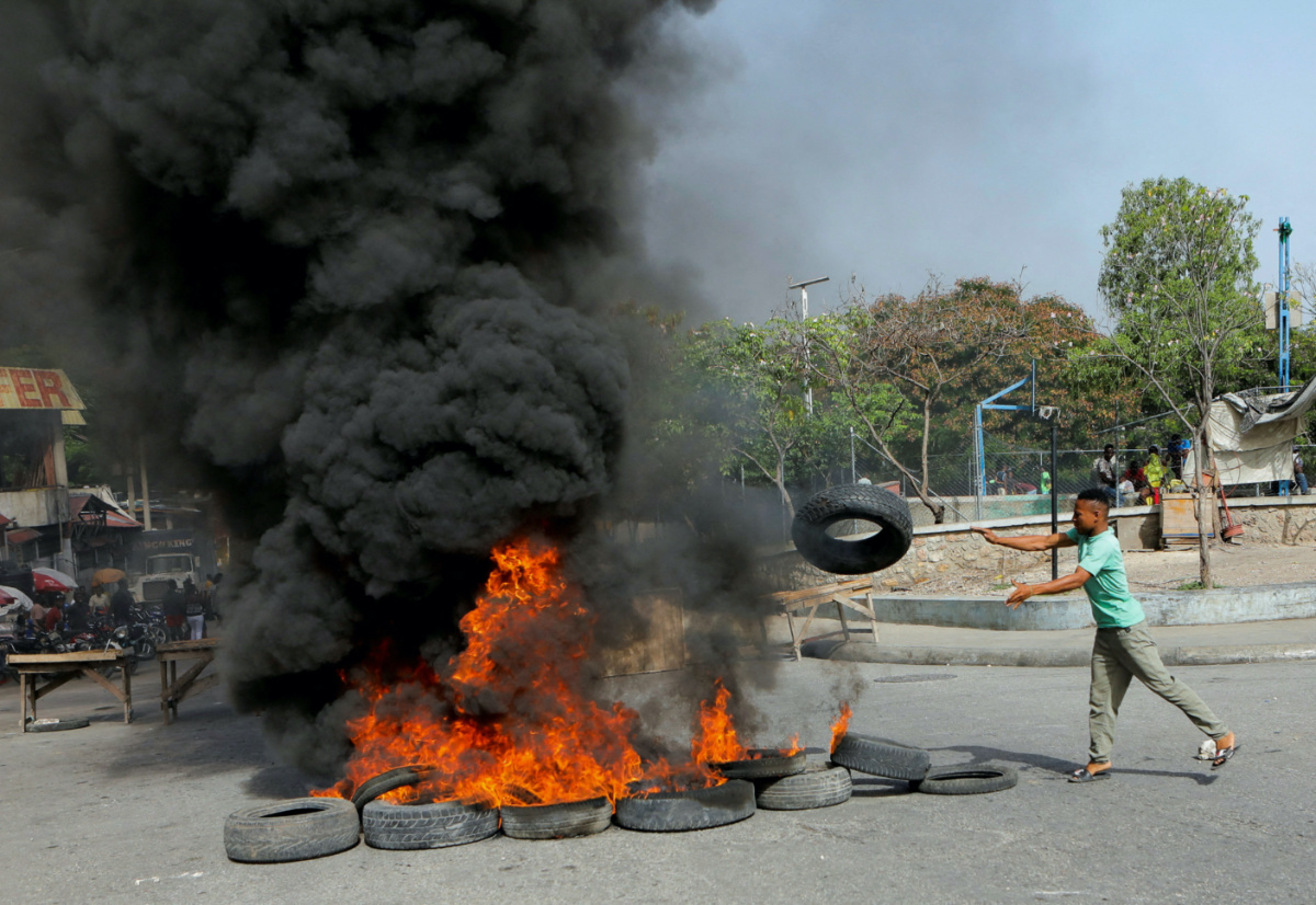Haiti Port au Prince burning tyres