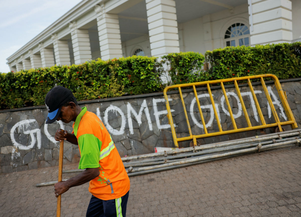 Sri Lanka Colombo presidents residence clean up