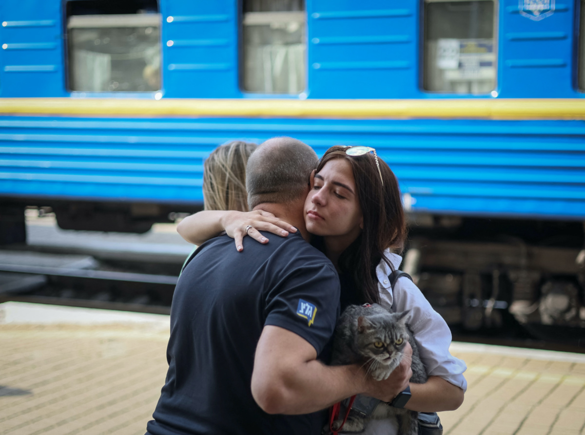 Ukraine Donestsk Pokrovsk evacuees