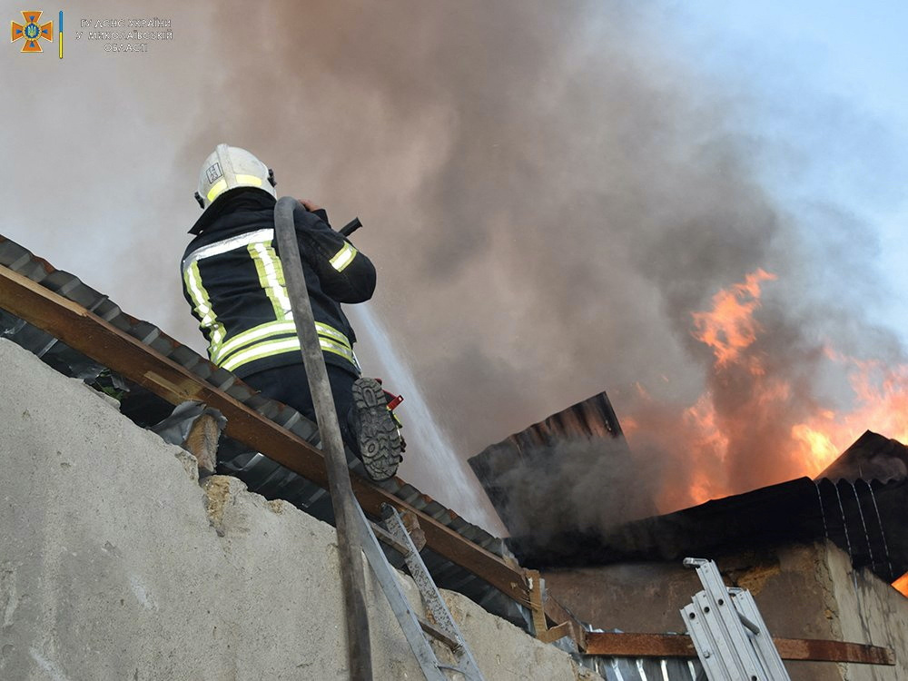 Ukraine Mykolaiv burning building