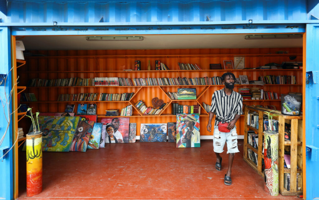 Angola Luanda library1