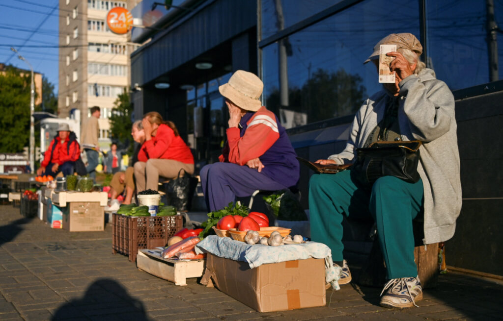 Russia Izhevsk vegetable sellers