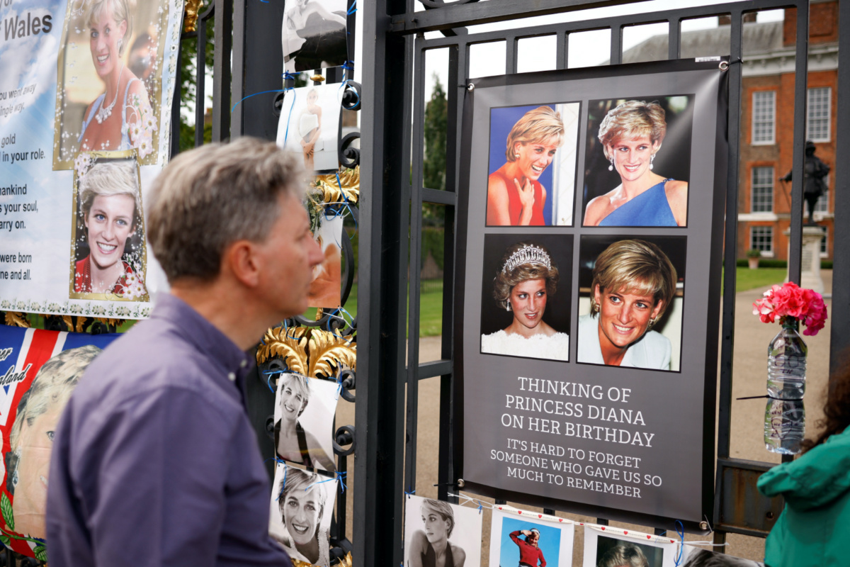 UK London Kensington Palace Diana memorial