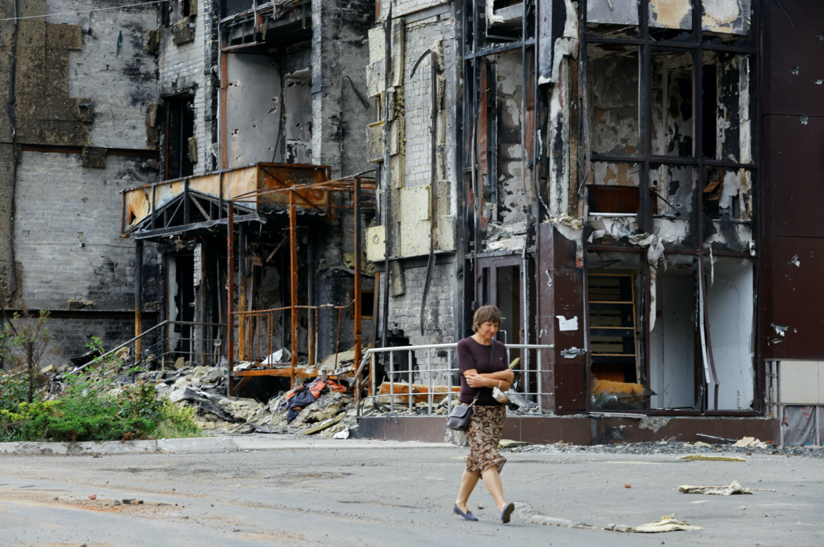 Ukraine Mariupol damaged buildings