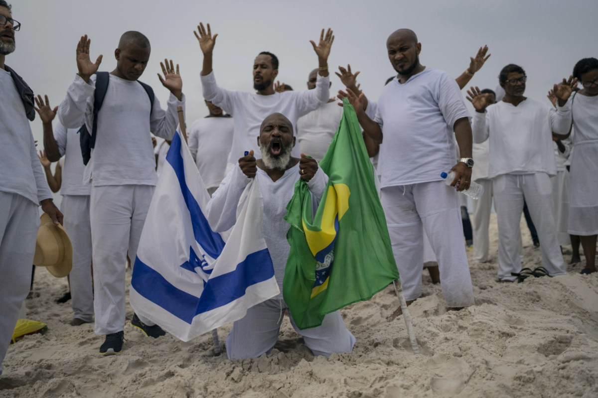 Brazil Abaete dune system religious divides3