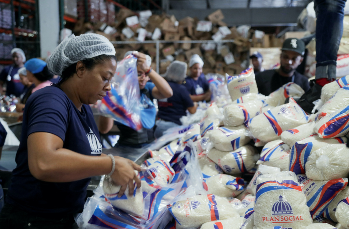 Dominican Republic Santo Domingo preparing rations