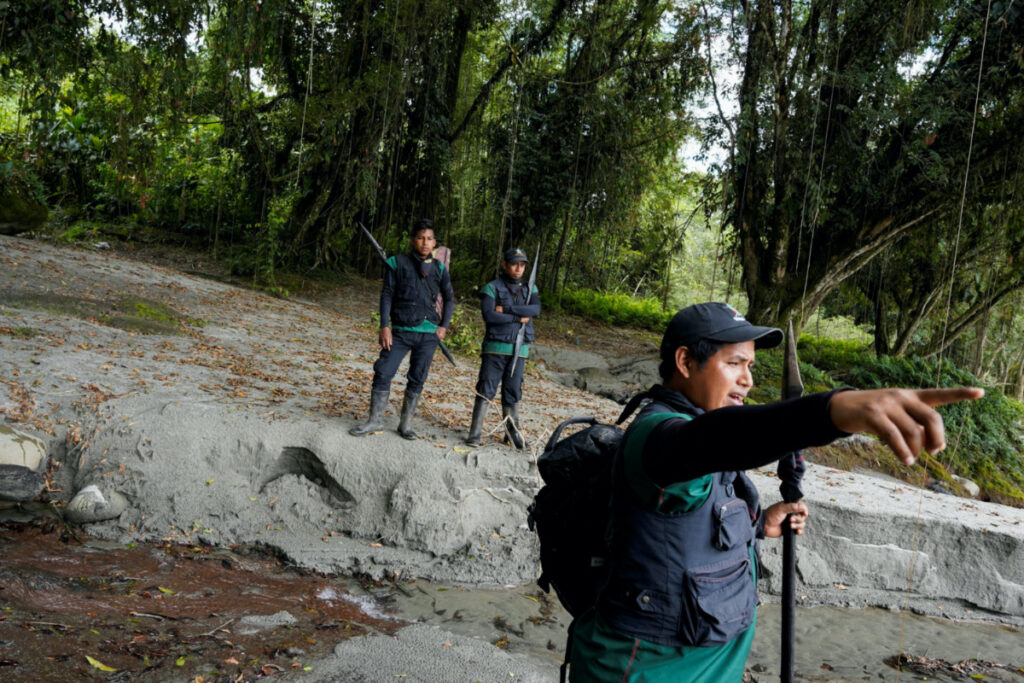 Ecuador Amazon Ai Cofan community guard