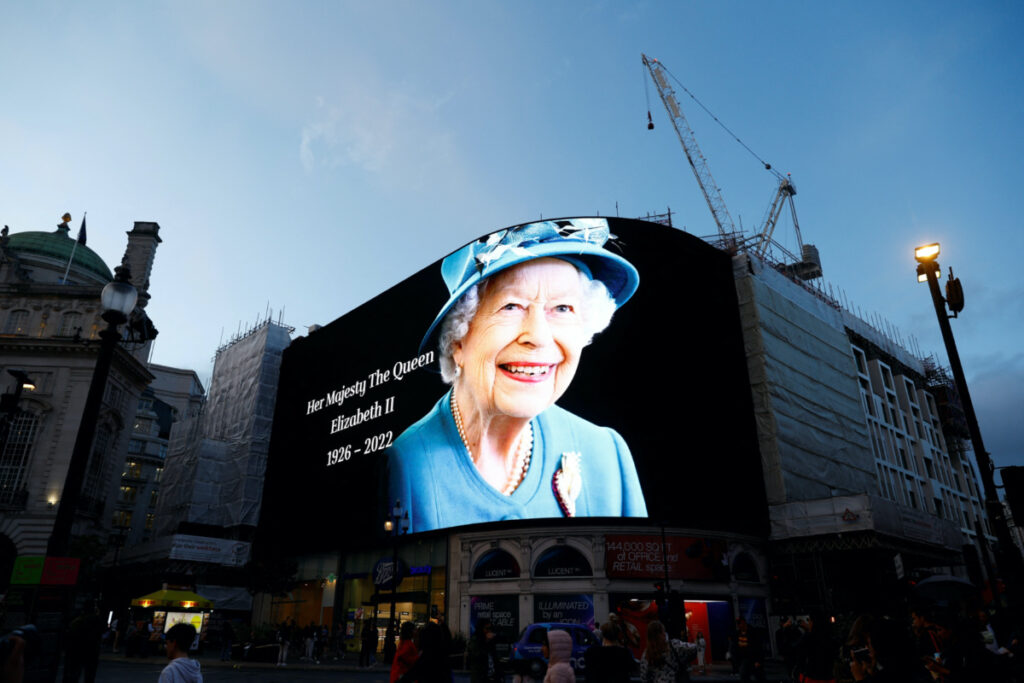 London Piccadilly Circus Queen Elizabeth II