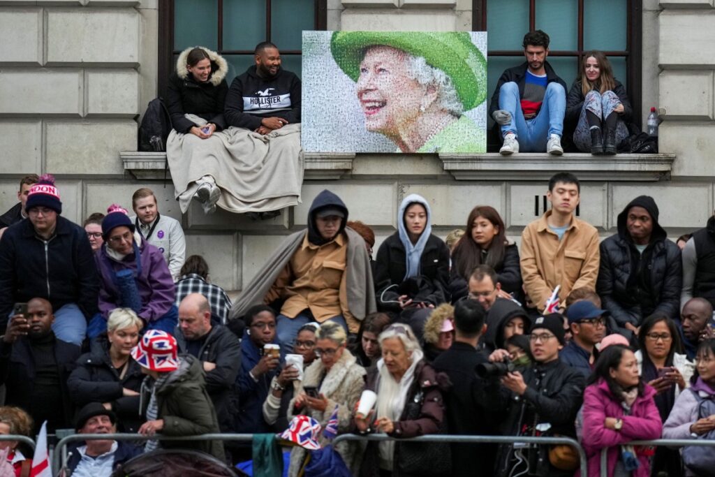 UK London Queens funeral crowds1