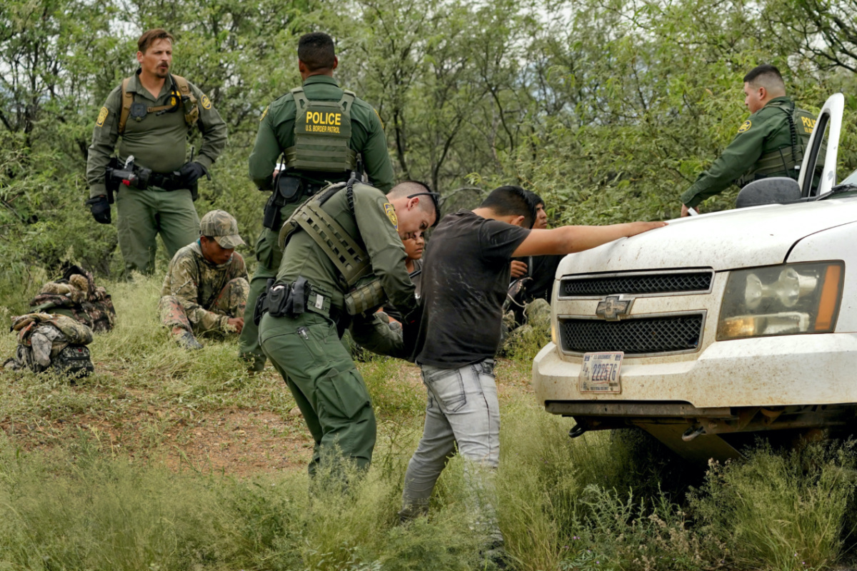 US Arizona detained migrants