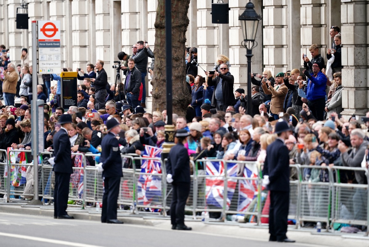 Uk London crowds at the Queens funeral