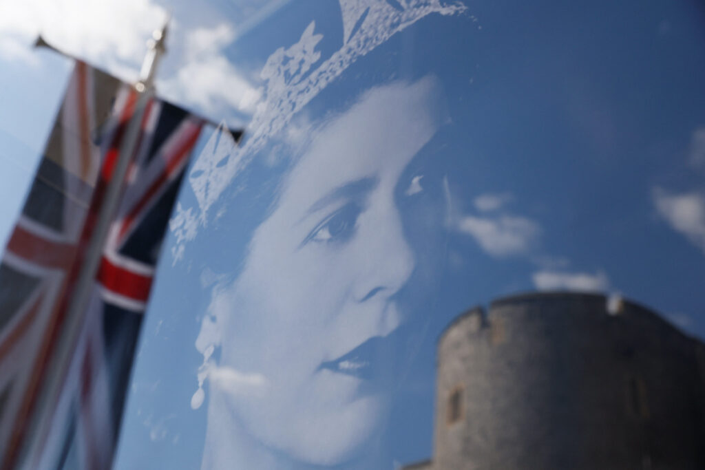 Uk Windsor Castle flag and image