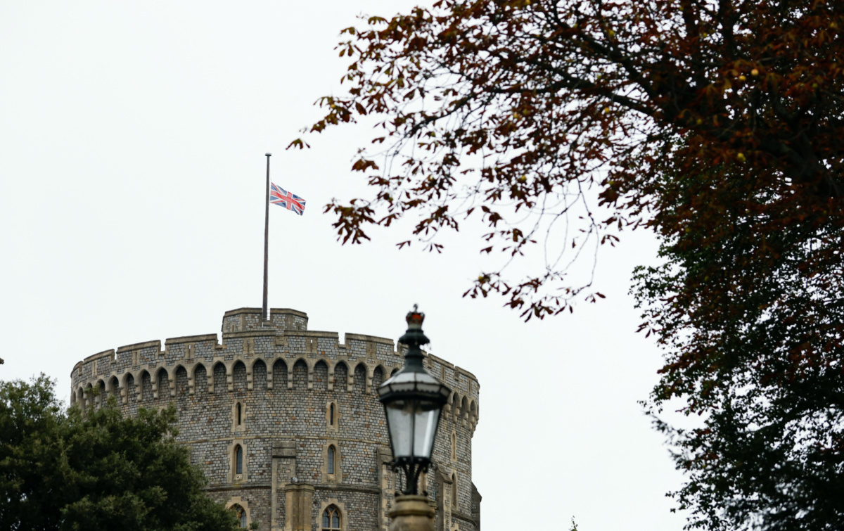Uk Windsor Castle flag at half mast