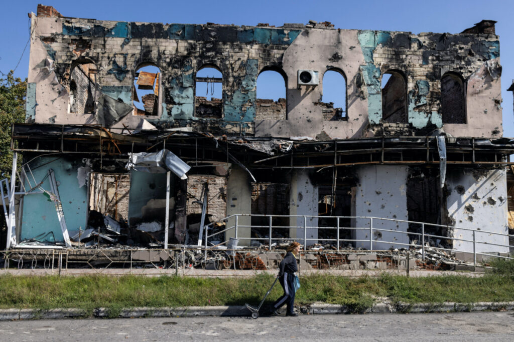 Ukraine Izium damaged homes