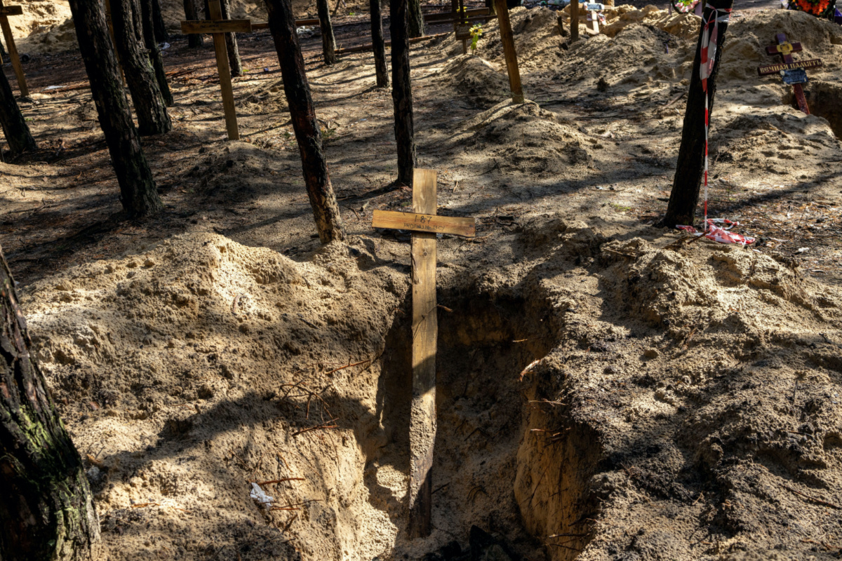 Ukraine Izium grave exhumation1