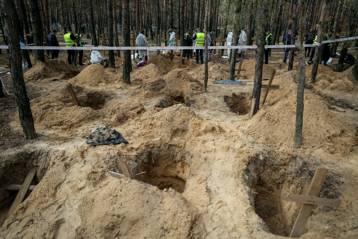 Ukraine Izium mass graves