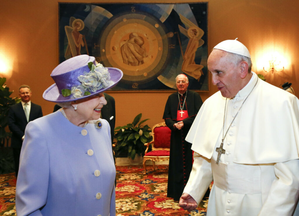 Vatican Queen Elizabeth II and Pope Francis 2014