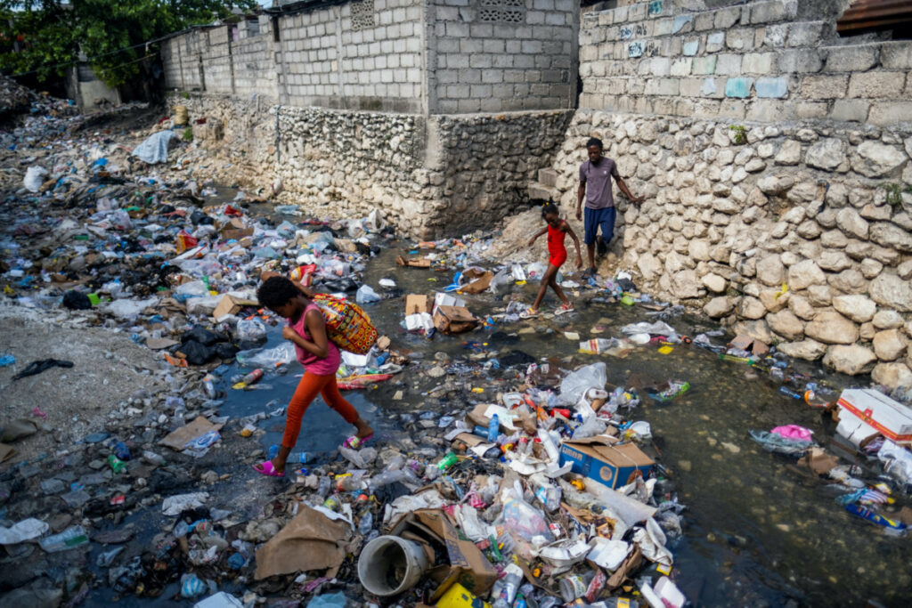 Haiti Port au Prince girls