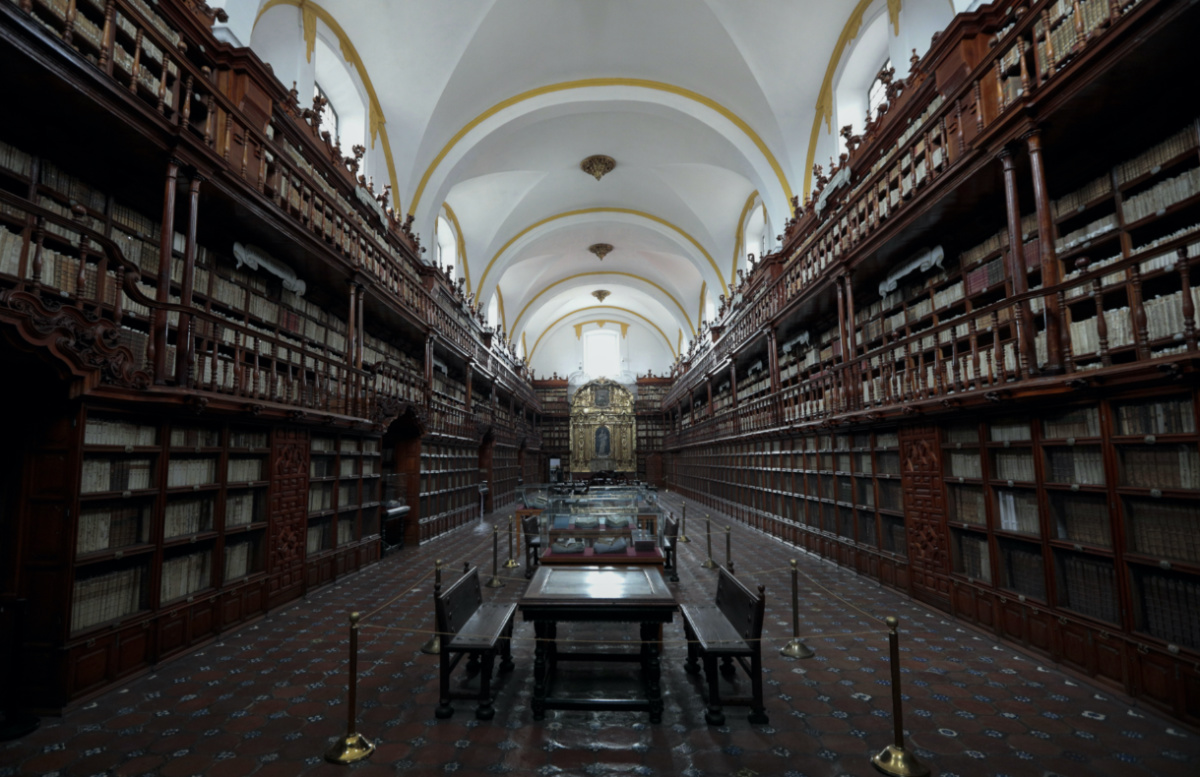 Mexico Puebla Palafoxiana library1