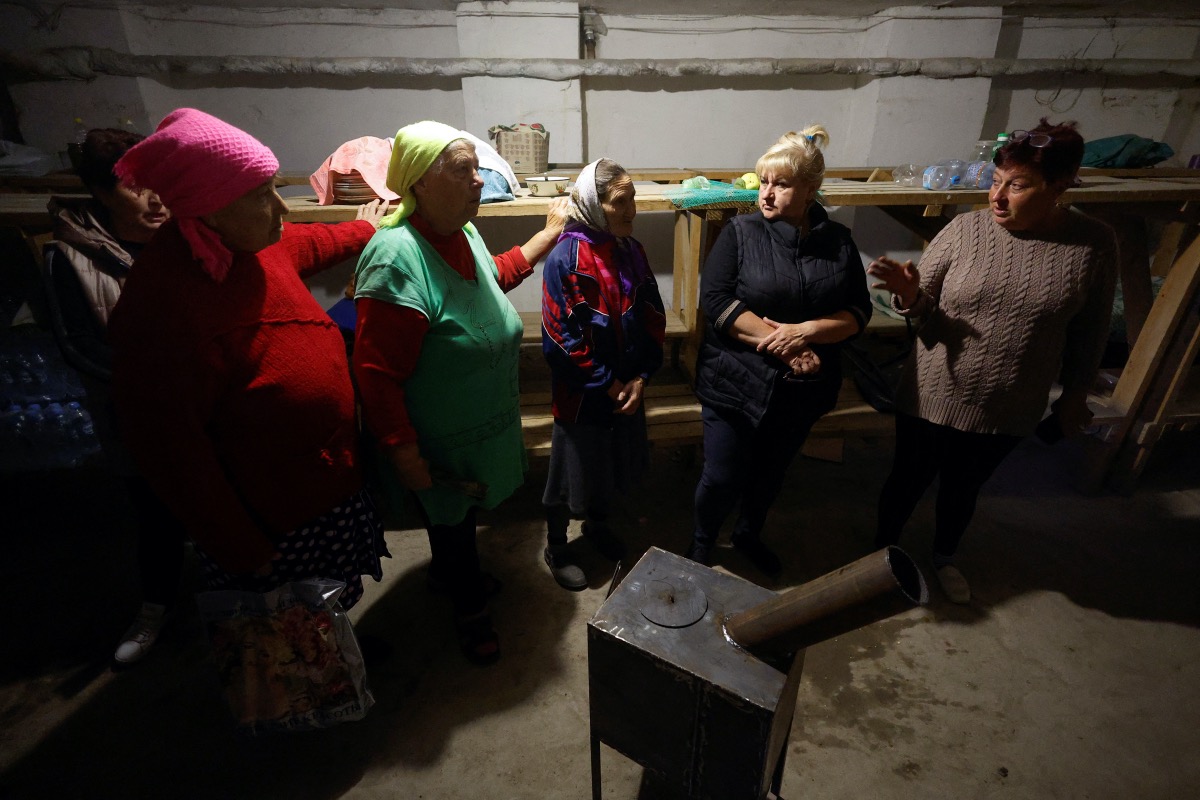 Ukraine Lupareve women around wood stove