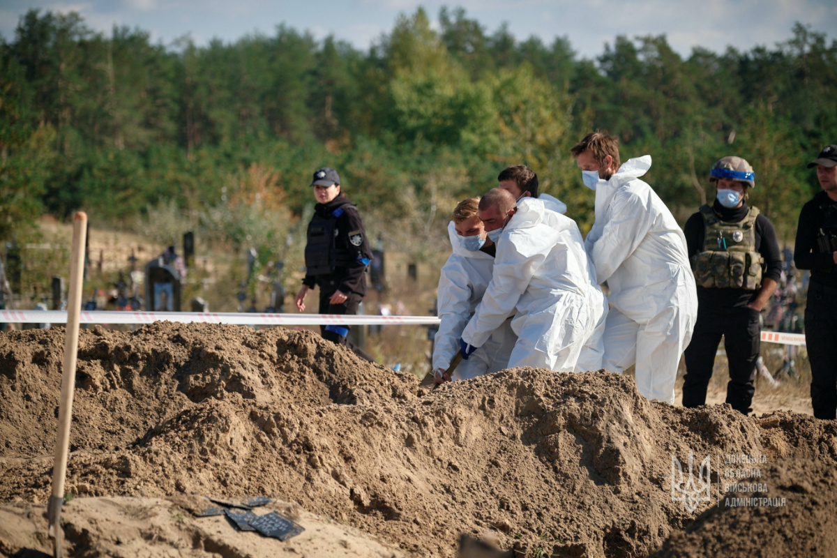Ukraine Lyman grave exhumation