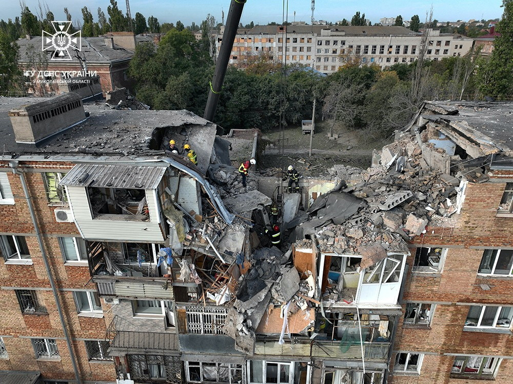Ukraine Mykolaiv missile strike apartment block