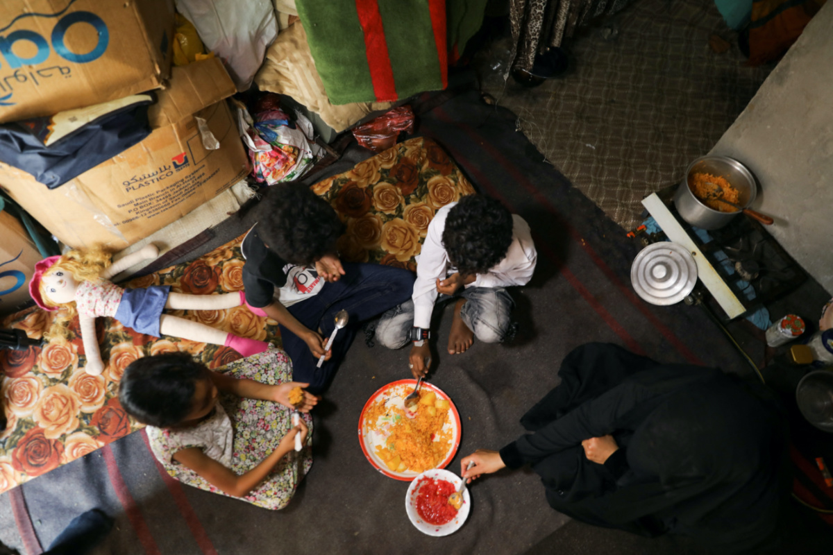 Yemen Sanaa family meal