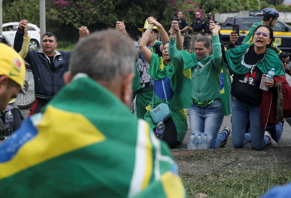 Brazil Guarulhos Bolsonaro supporters