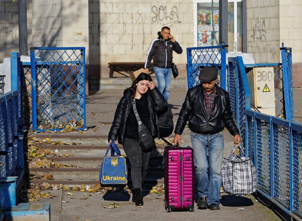 Ukraine Kherson evacuees