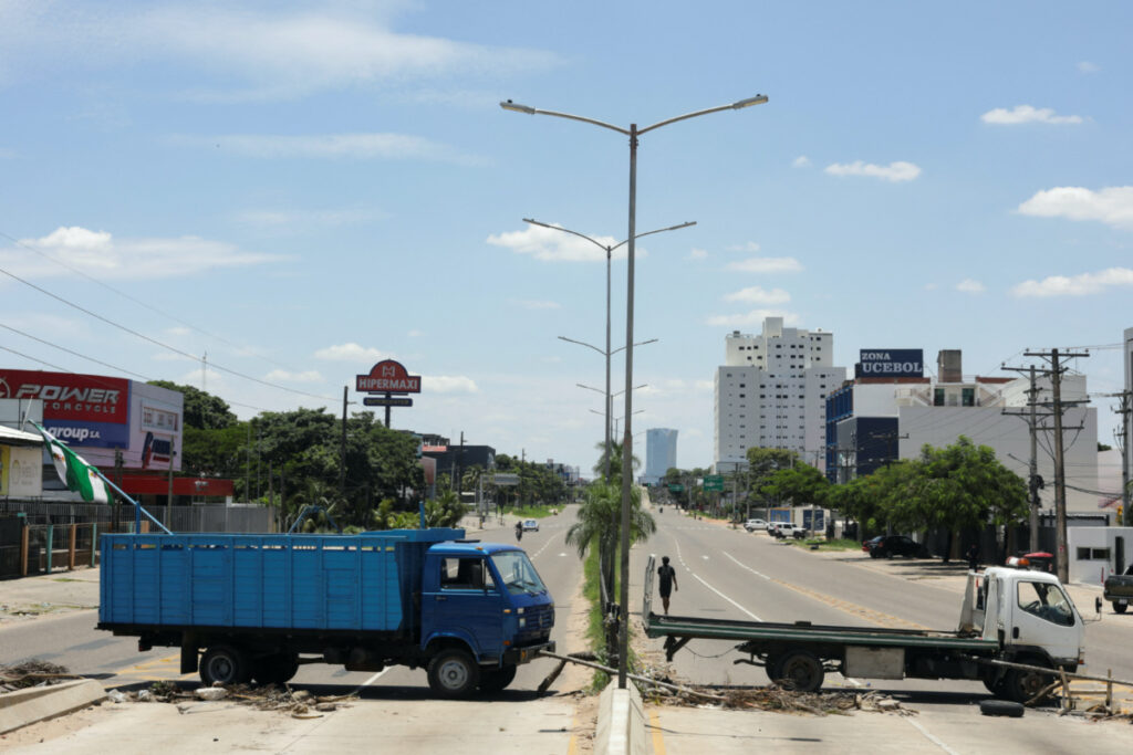 Bolivia Santa Cruz de la Sierra truck blockade